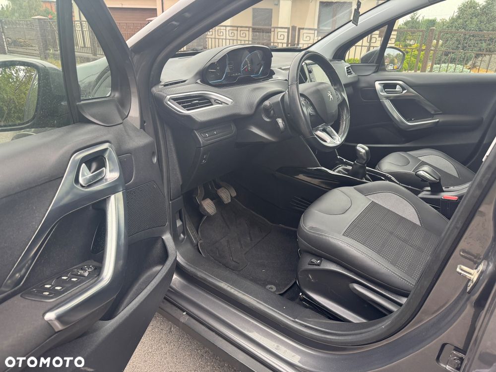 Peugeot 2008 1.2 Pure Tech Allure S&S - 13