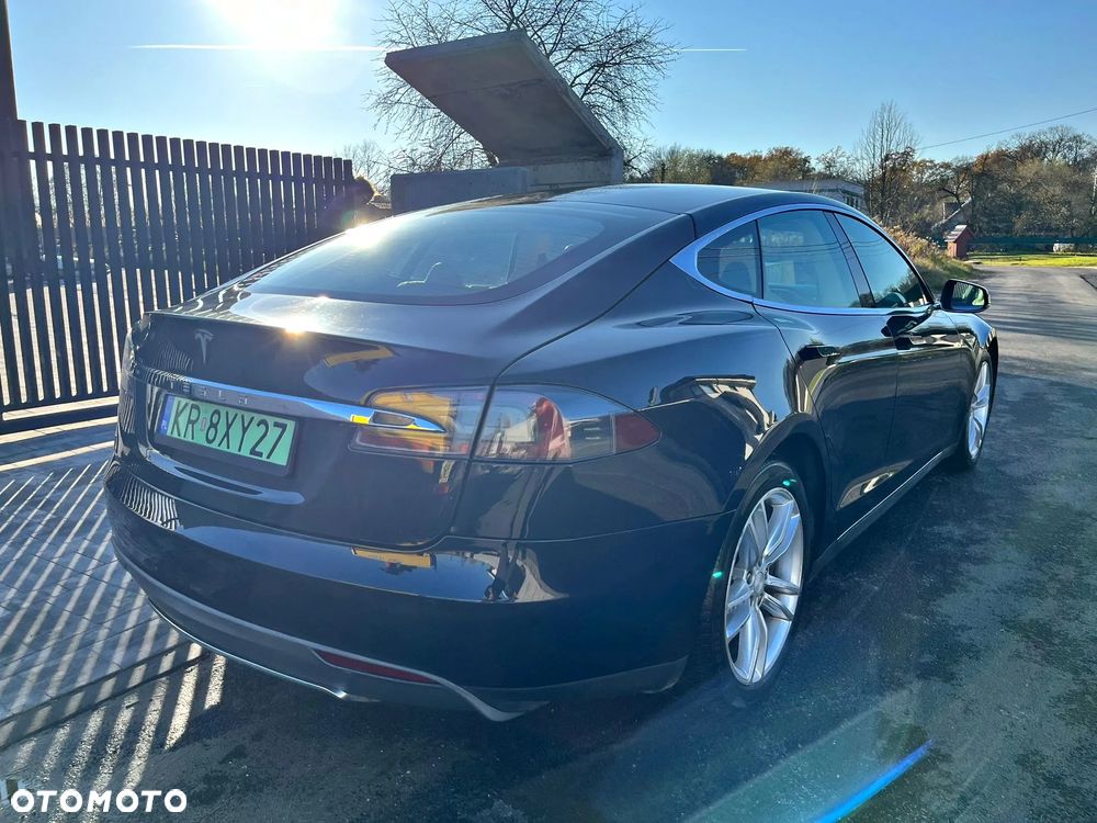 Tesla Model S - 6