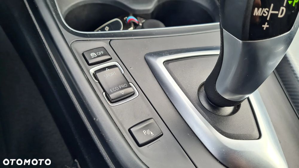 BMW Seria 3 320d M Sport - 33
