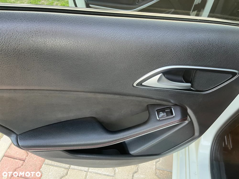 Mercedes-Benz Klasa A 160 CDI 7G-DCT AMG Line - 24