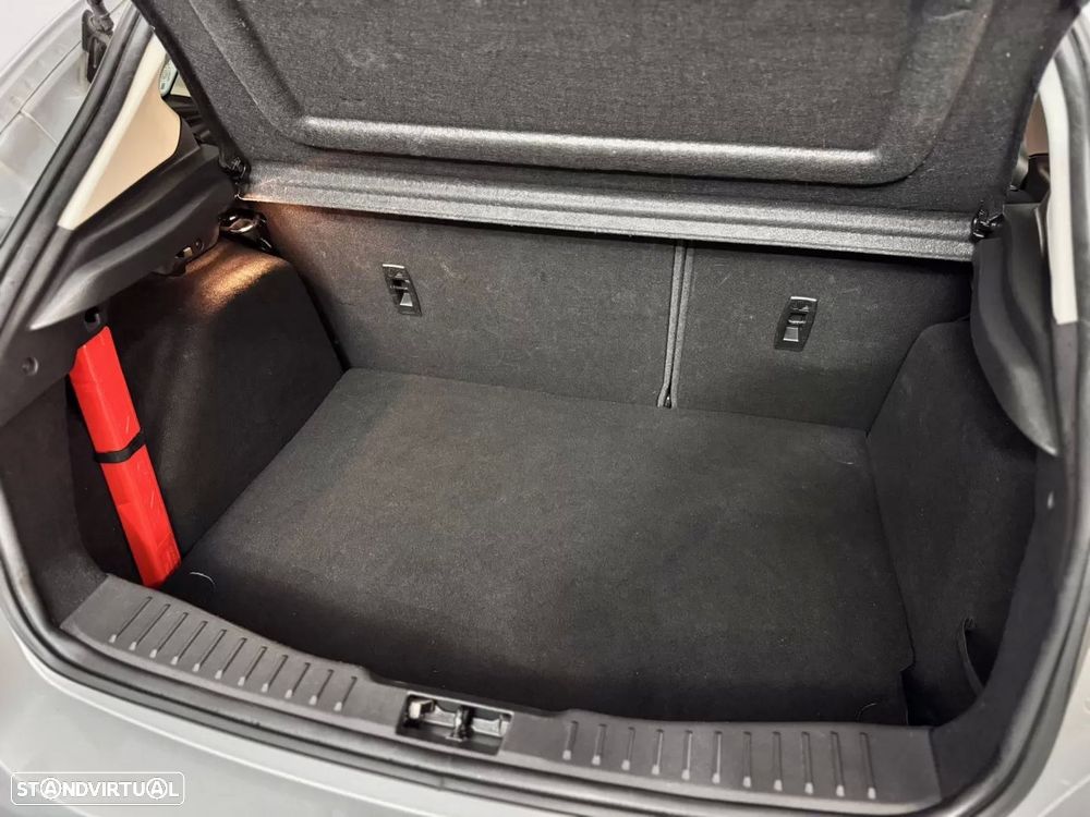 Ford Focus 1.0 EcoBoost S&S ACTIVE X - 48