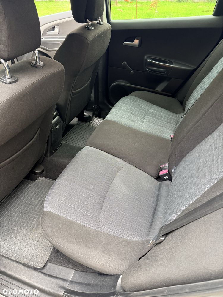 Kia Ceed - 8