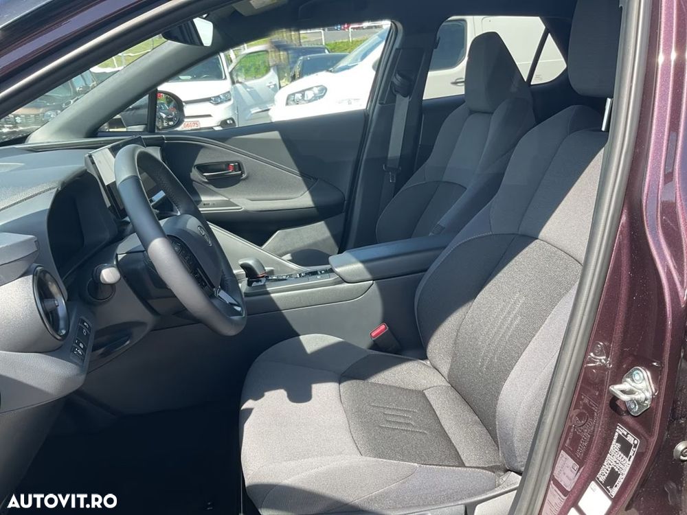 Toyota C-HR 1.8 Hybrid Team Deutschland - 6