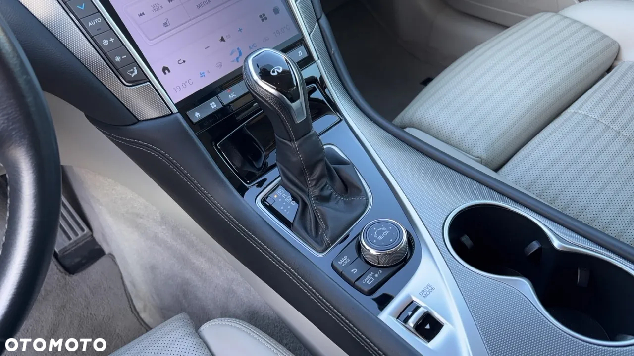 Infiniti Q50 Q50S Hybrid AWD Sport Tech - 25