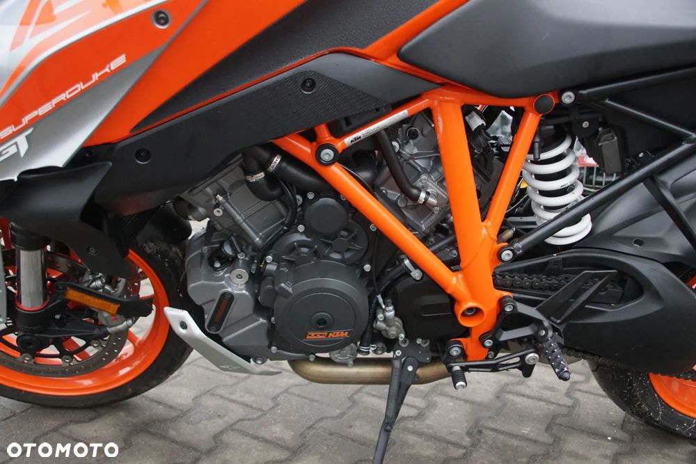 Motocykl na części KTM 1290 SUPER DUKE GT 2019 silnik dekiel osłona zbiornik licznik lagi laga lampa amortyzator felga rama dokumenty siedzenie przełącznik wydech akrapovic błotnik - 21