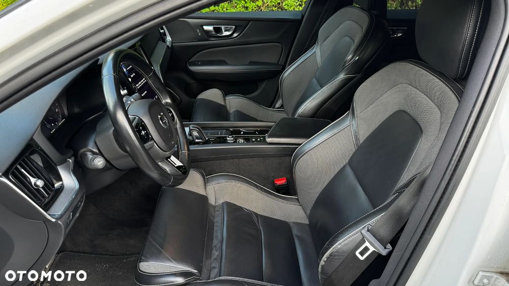 Volvo V60 B4 D R-Design - 9