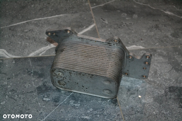 AUDI A4 B7 B8 A5 A6 C6 3,0 TDI CHŁODNICZKA OLEJU 059117021H ORYGINAŁ