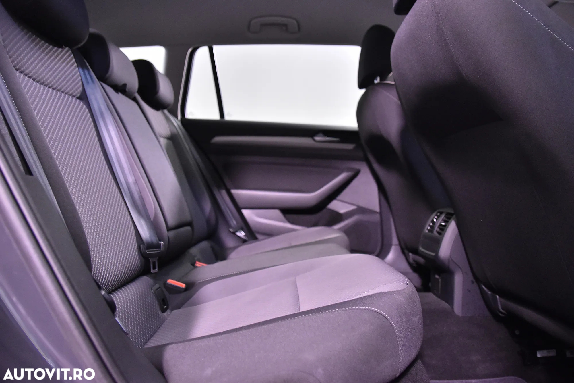Volkswagen Passat - 12