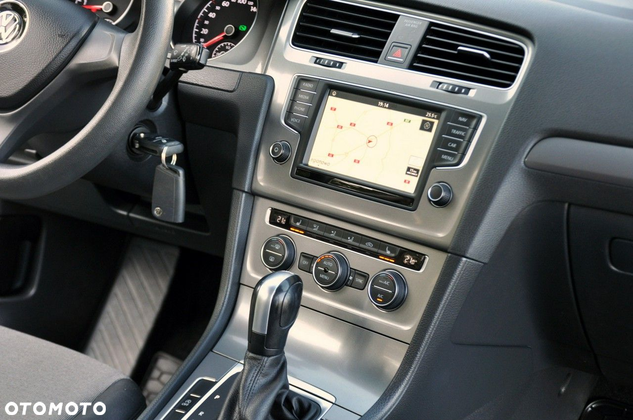 Volkswagen Golf - 26