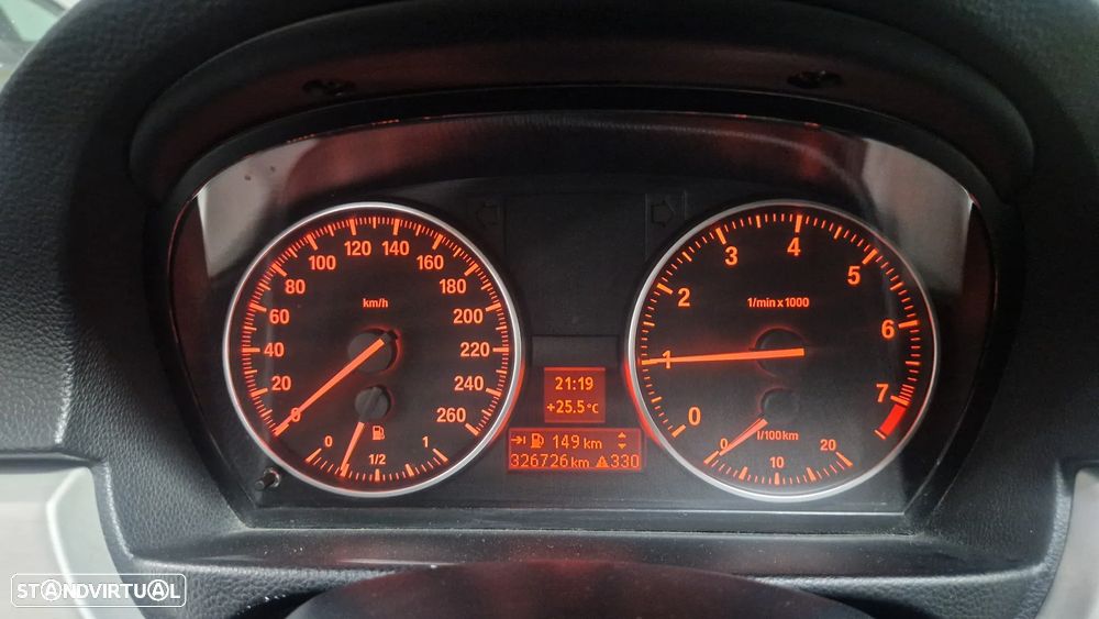 BMW 320 i Coupe - 26