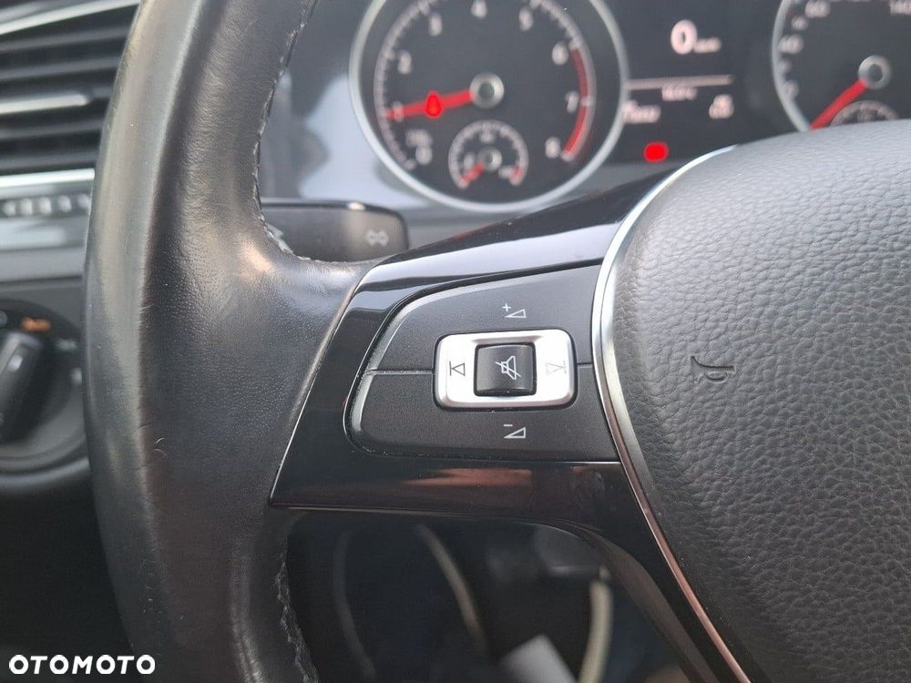 Volkswagen Golf 1.0 TSI BMT Trendline - 24