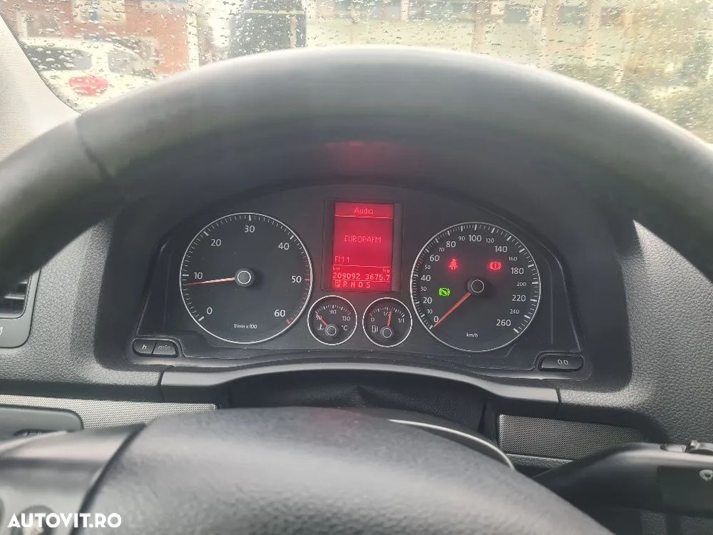 Volkswagen Golf 2.0 TDI Comfortline DSG - 10