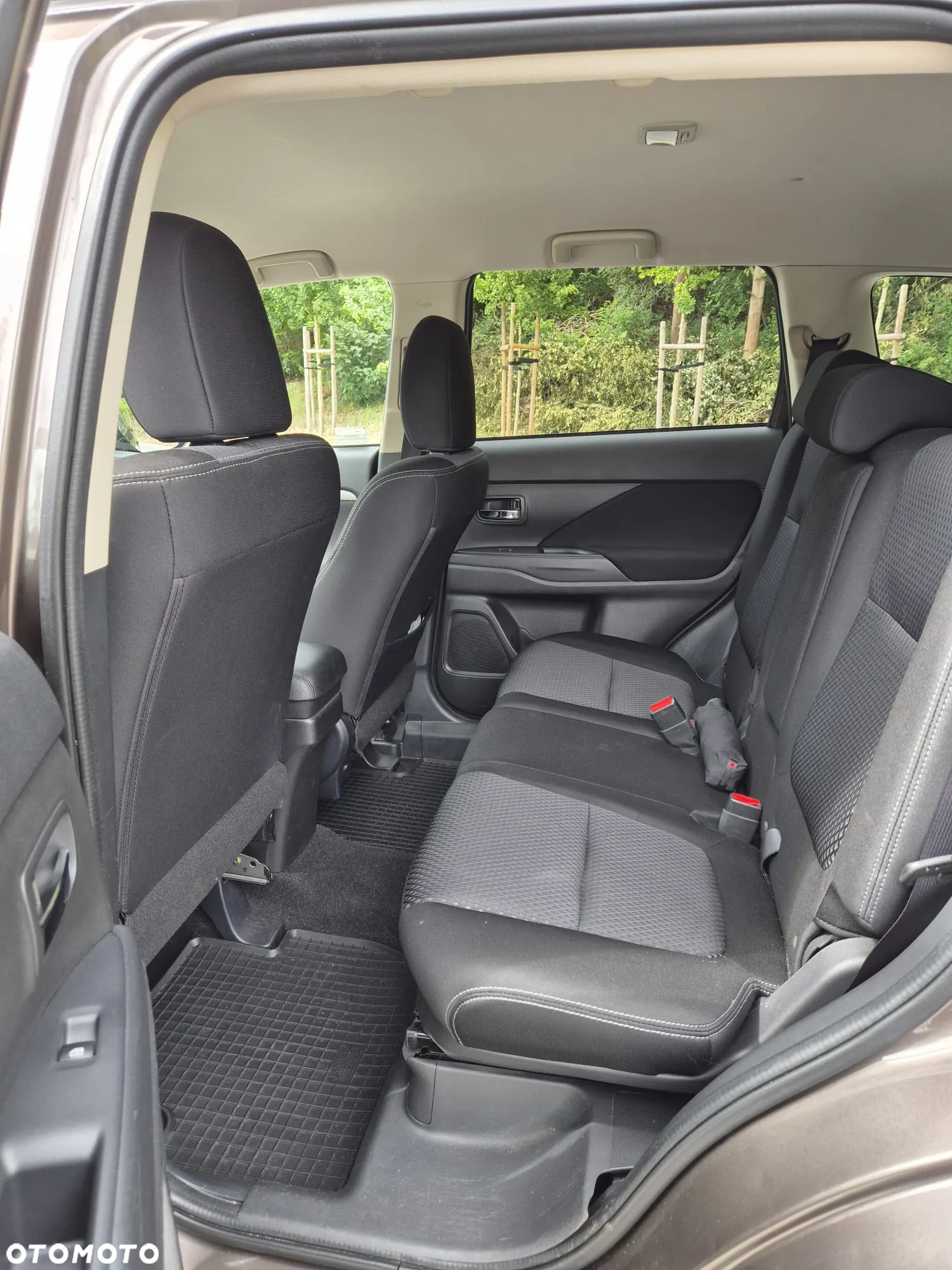 Mitsubishi Outlander 2.0 Instyle + 4WD CVT - 11