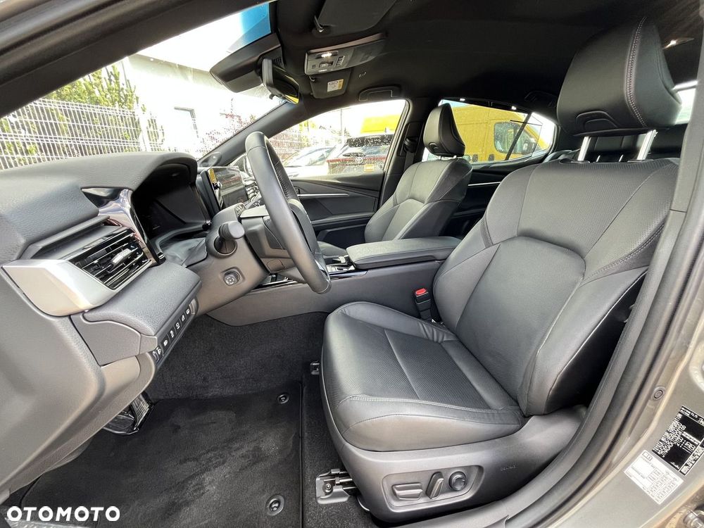 Toyota Camry - 30