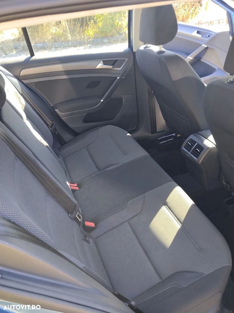 Volkswagen Golf - 11