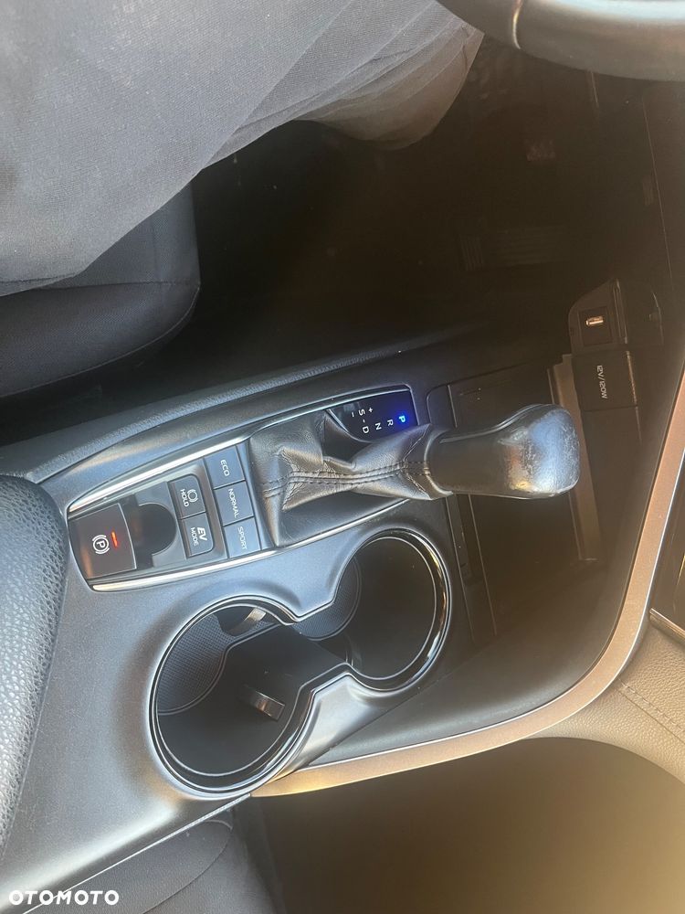 Toyota Camry 2.5 Hybrid Comfort CVT - 14