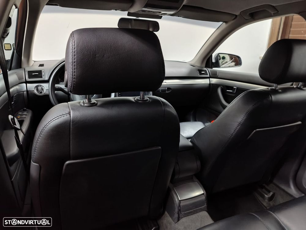 Audi A4 2.5 TDI quattro - 12
