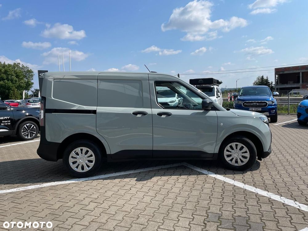 Ford Transit Courier - 8
