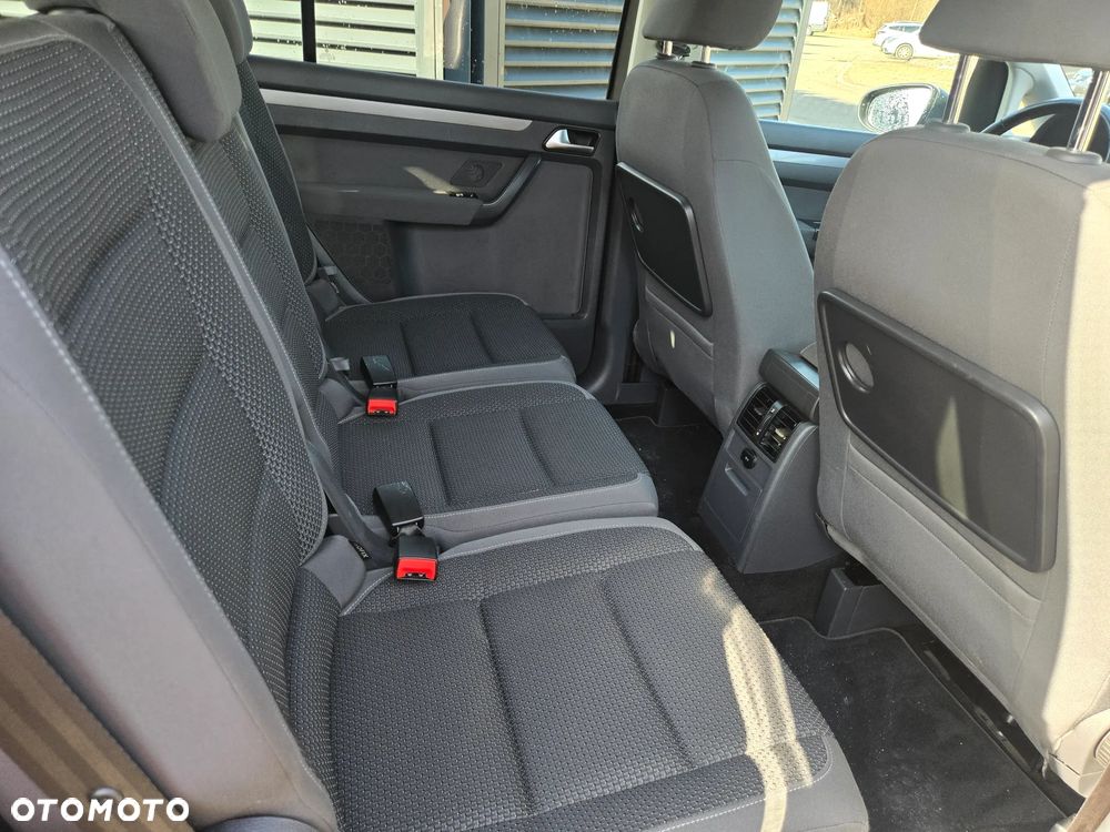 Volkswagen Touran - 19