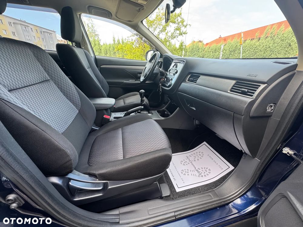 Mitsubishi Outlander 2.0 Invite + 2WD - 27