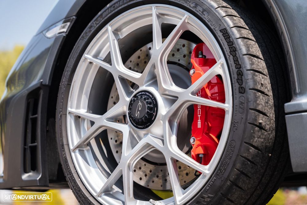 Porsche 718 Spyder RS - 10