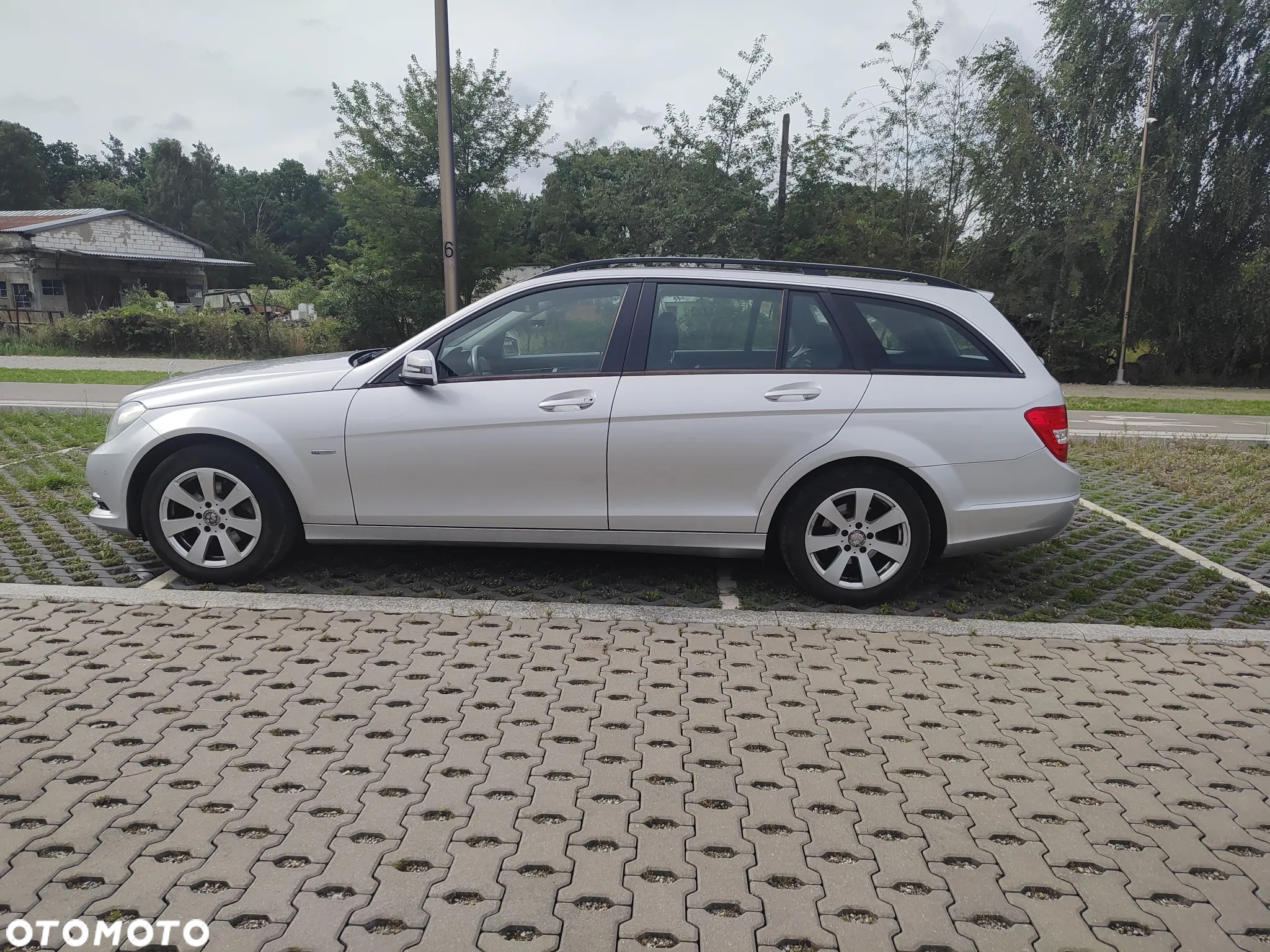 Mercedes-Benz Klasa C 180 CGI BlueEff Elegance - 9