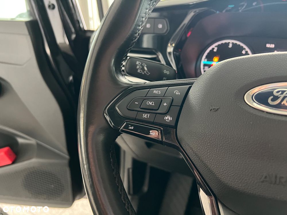 Ford Tourneo Connect 2.0 EcoBlue Titanium AWD - 23