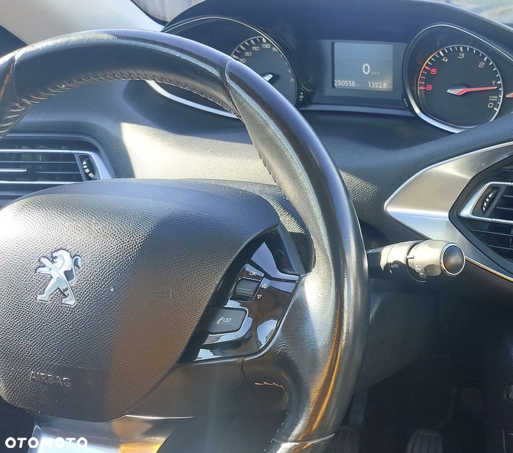 Peugeot 308 HDi FAP 150 Business Line Niveau 2 - 15