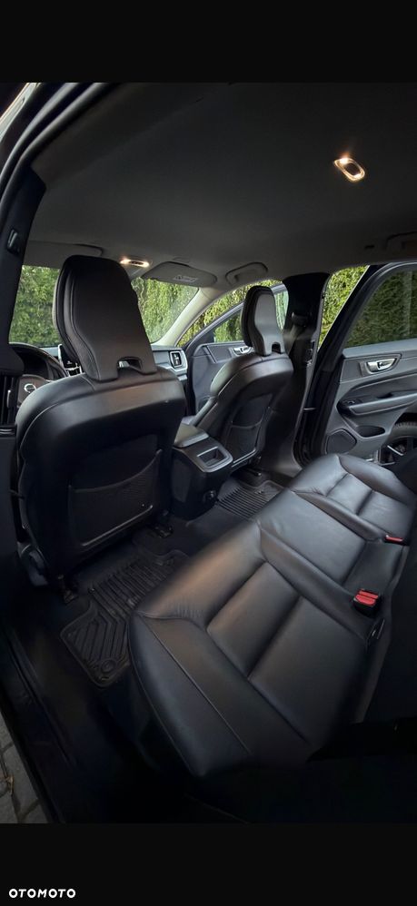 Volvo XC 60 T4 Momentum Pro - 12