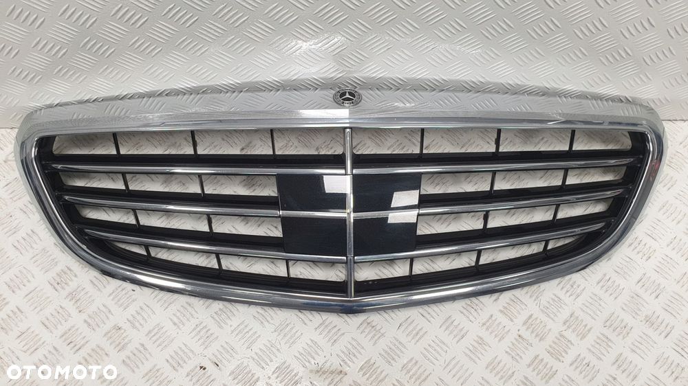 mercedes c-klasa w205 classic elegance grill atrapa a2058801305 - 1