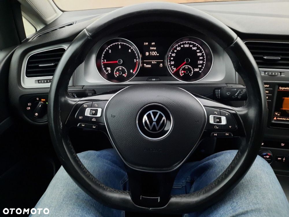 Volkswagen Golf - 25