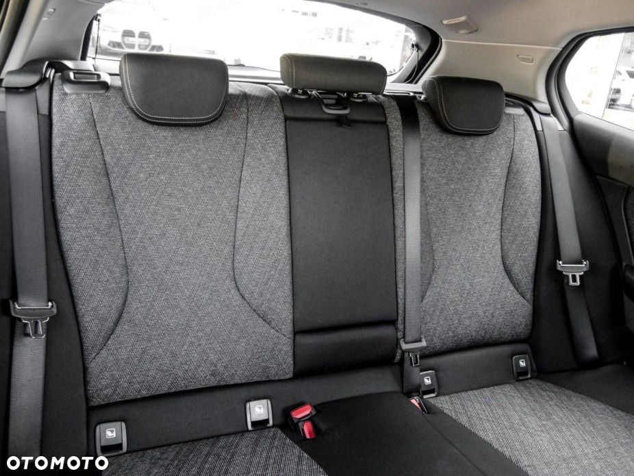 BMW Seria 1 120 mHEV - 16