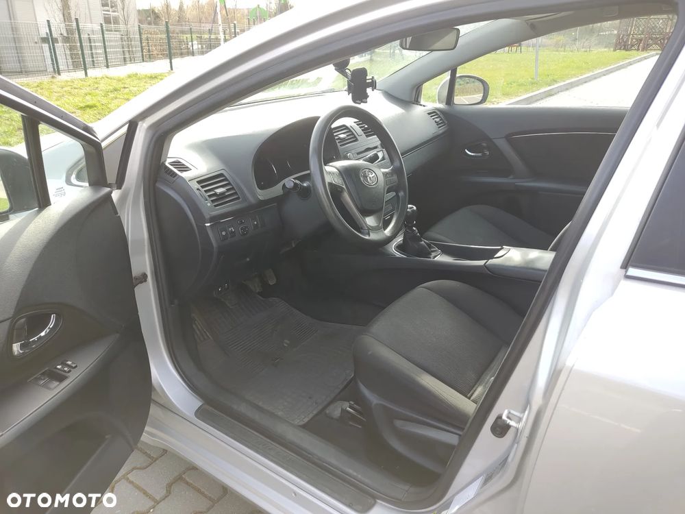 Toyota Avensis 1.6 Luna - 9