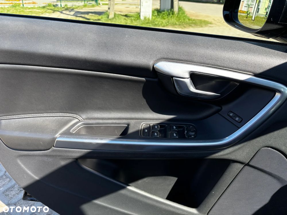 Volvo V60 D3 Geartronic Linje Svart - 16