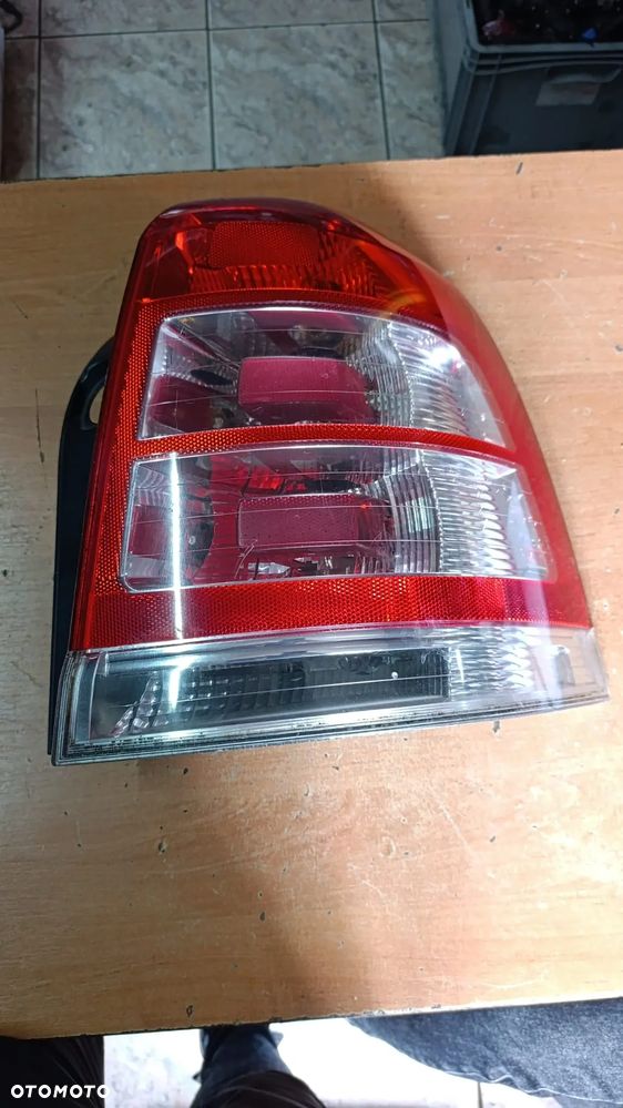 Lampa tylna prawa tył prawy  OPEL ZAFIRA B lift 2008 2010 2014