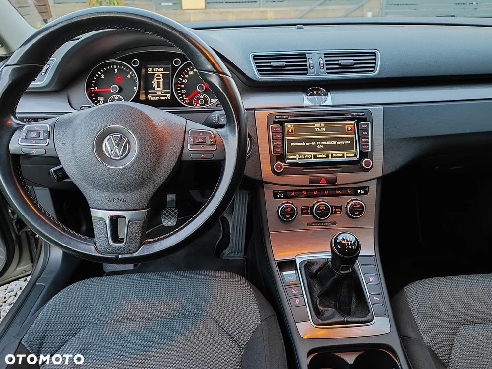 Volkswagen Passat - 30