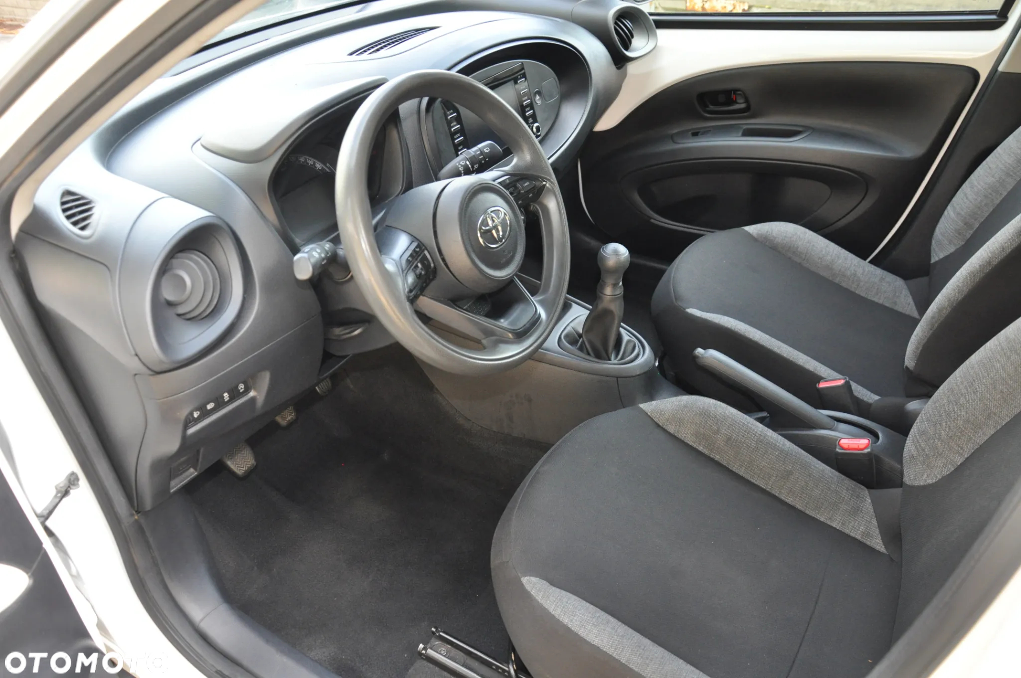 Toyota Aygo X 1.0 VVT-i - 11