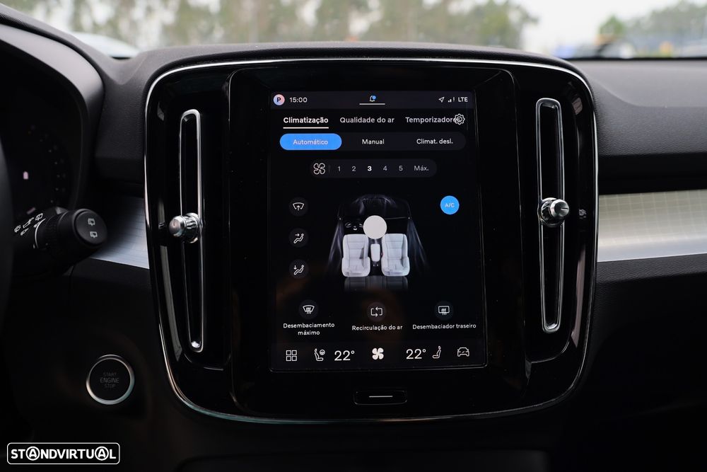 Volvo XC 40 2.0 B3 Plus Dark - 22