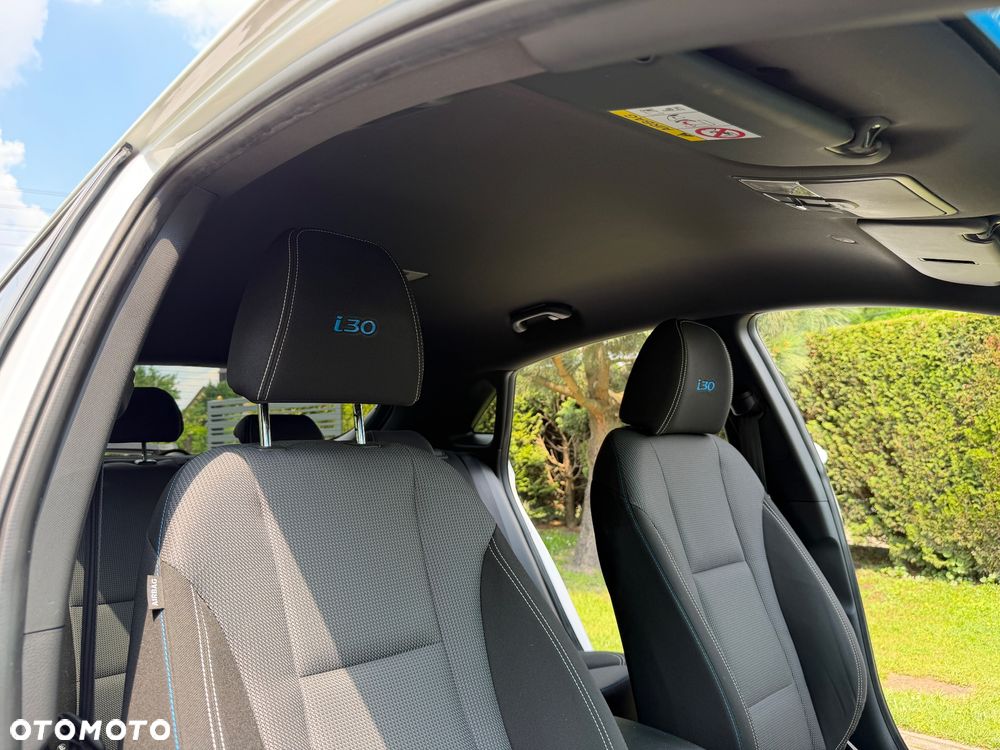 Hyundai i30 blue 1.6 GDI Passion - 24