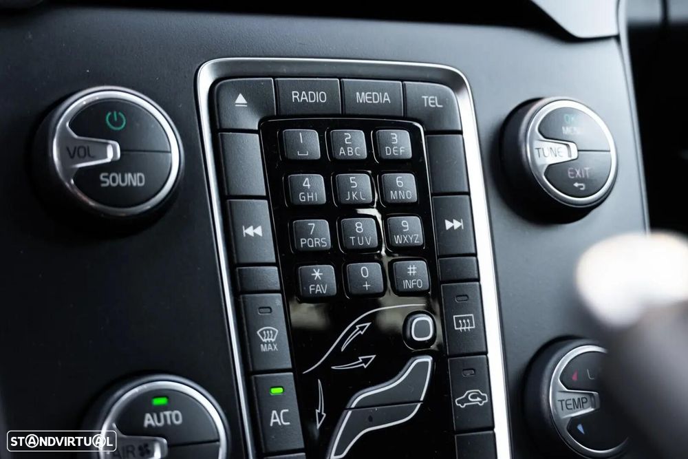 Volvo V40 Cross Country - 22