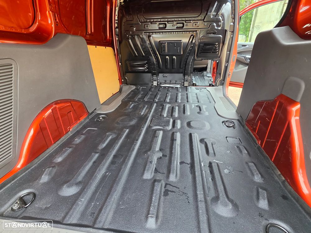 Ford Transit Connect - 17