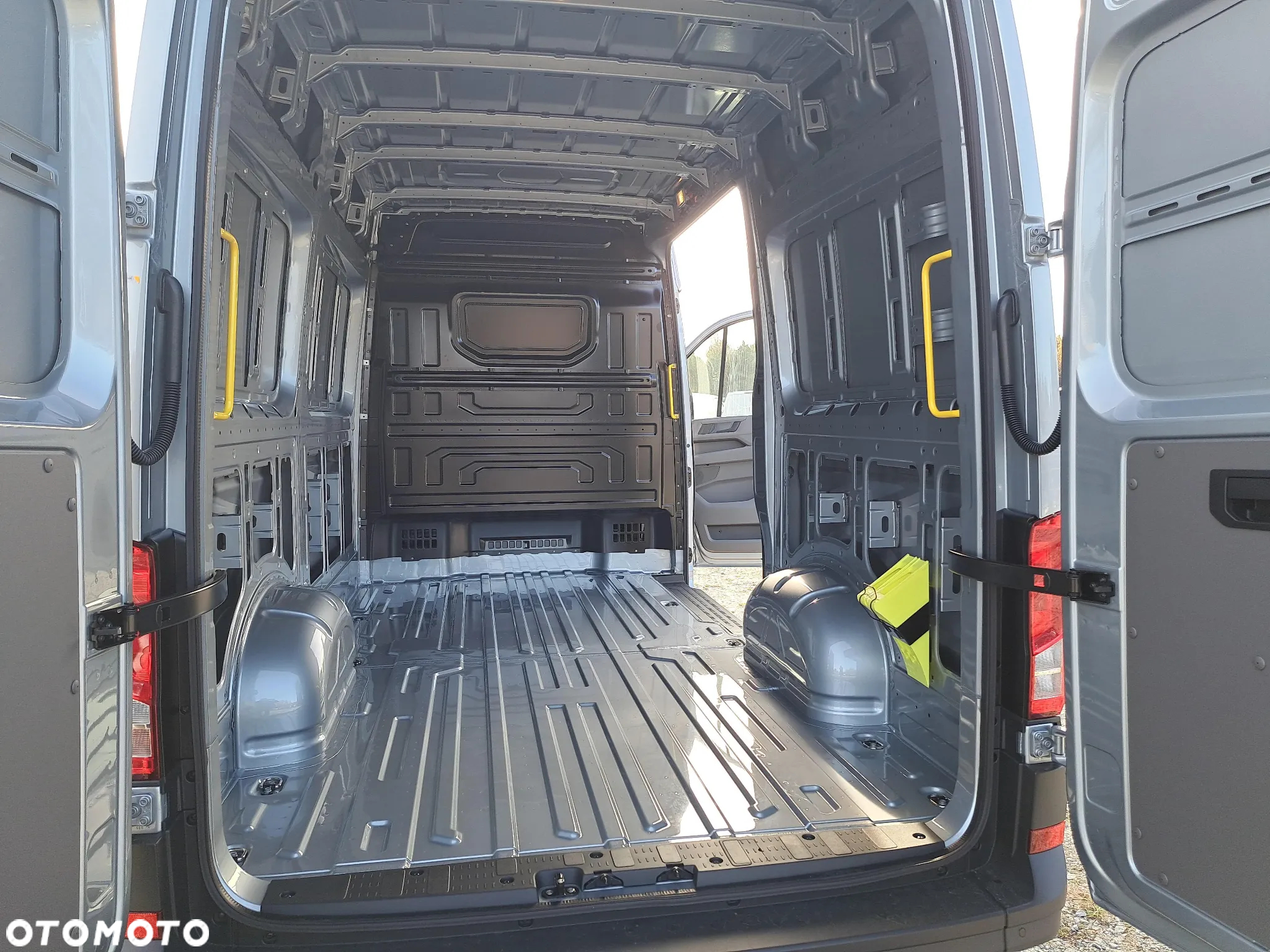 Volkswagen Crafter - 11