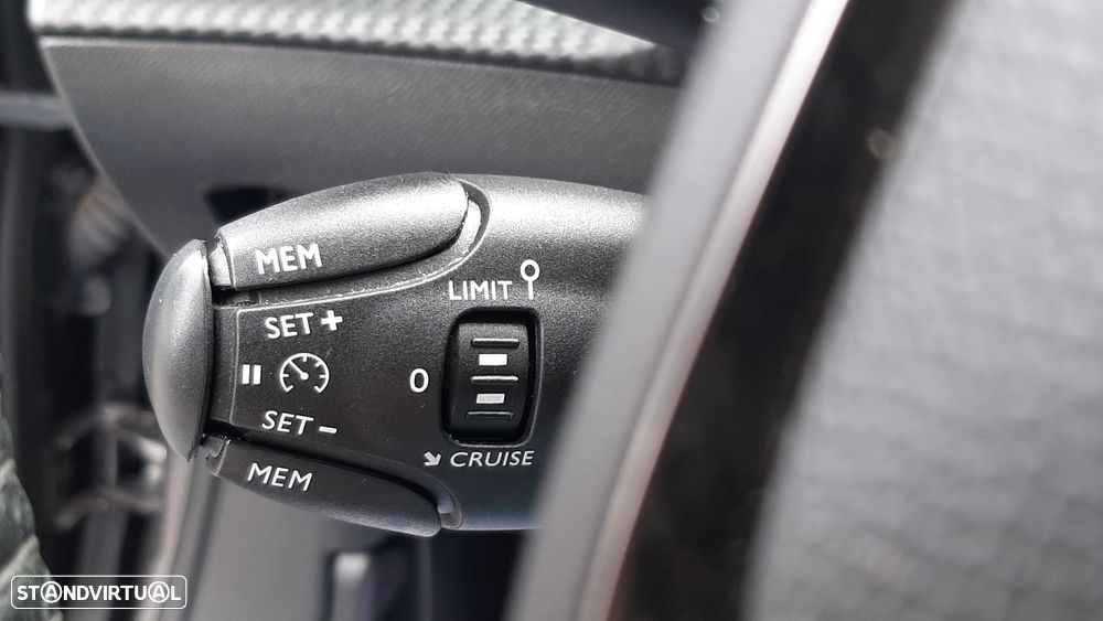 Peugeot 2008 1.2 PureTech Active Pack - 36