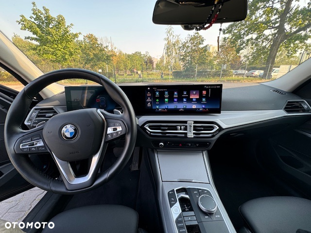 BMW Seria 3 330i xDrive - 18