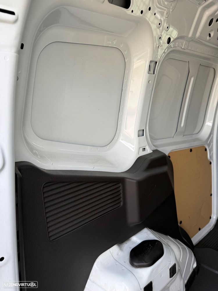 Ford Transit Courier - 9