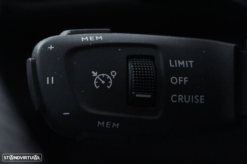 Peugeot 5008 1.2 PureTech Allure Pack EAT8 - 26