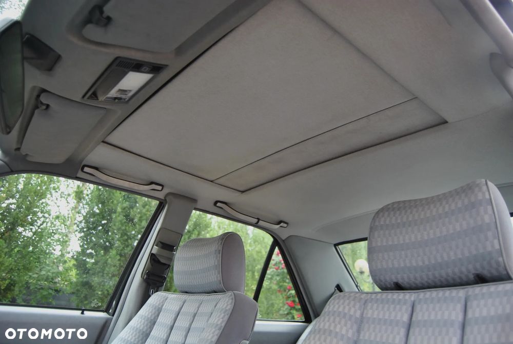 Mercedes-Benz W201 (190) - 12