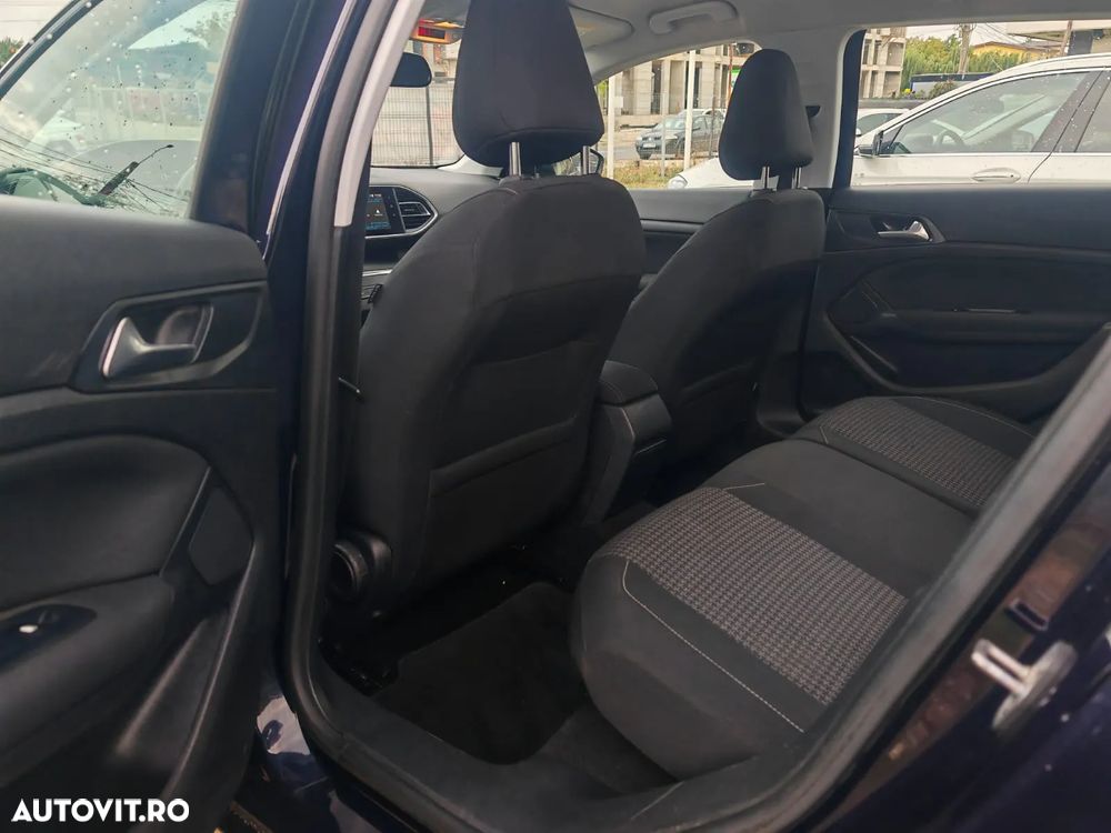 Peugeot 308 1.5L BlueHDI 130 S&S EAT8 Style - 8