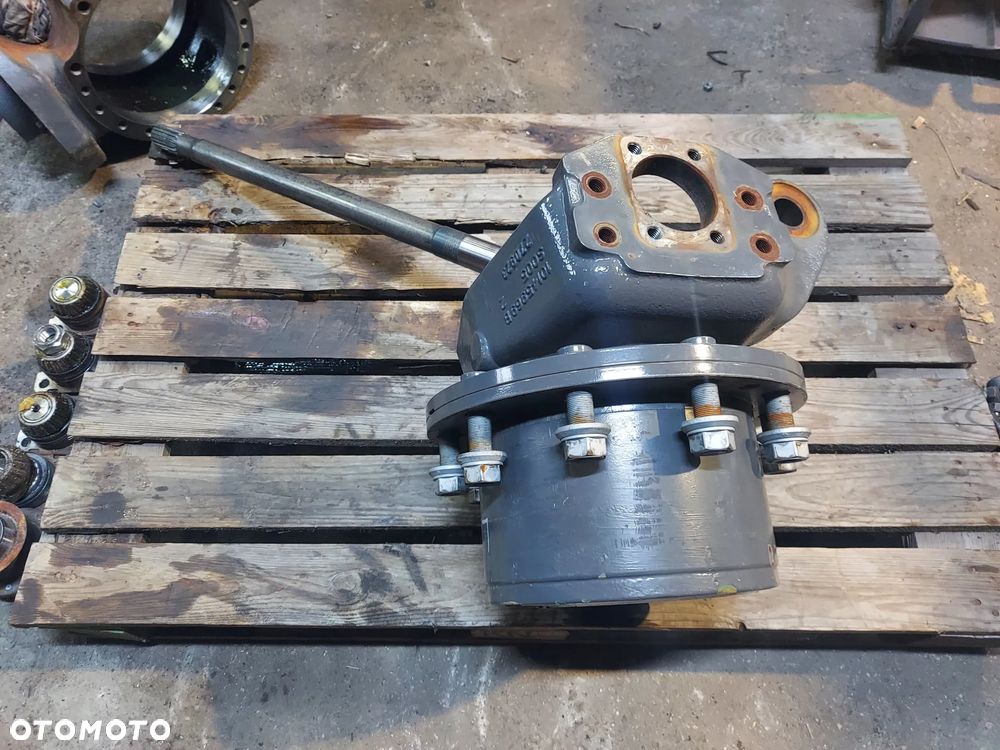 Zwolnica zwrotnica półoś lewa 10145969B CIĄGNIK VALTRA Q305S 2024r