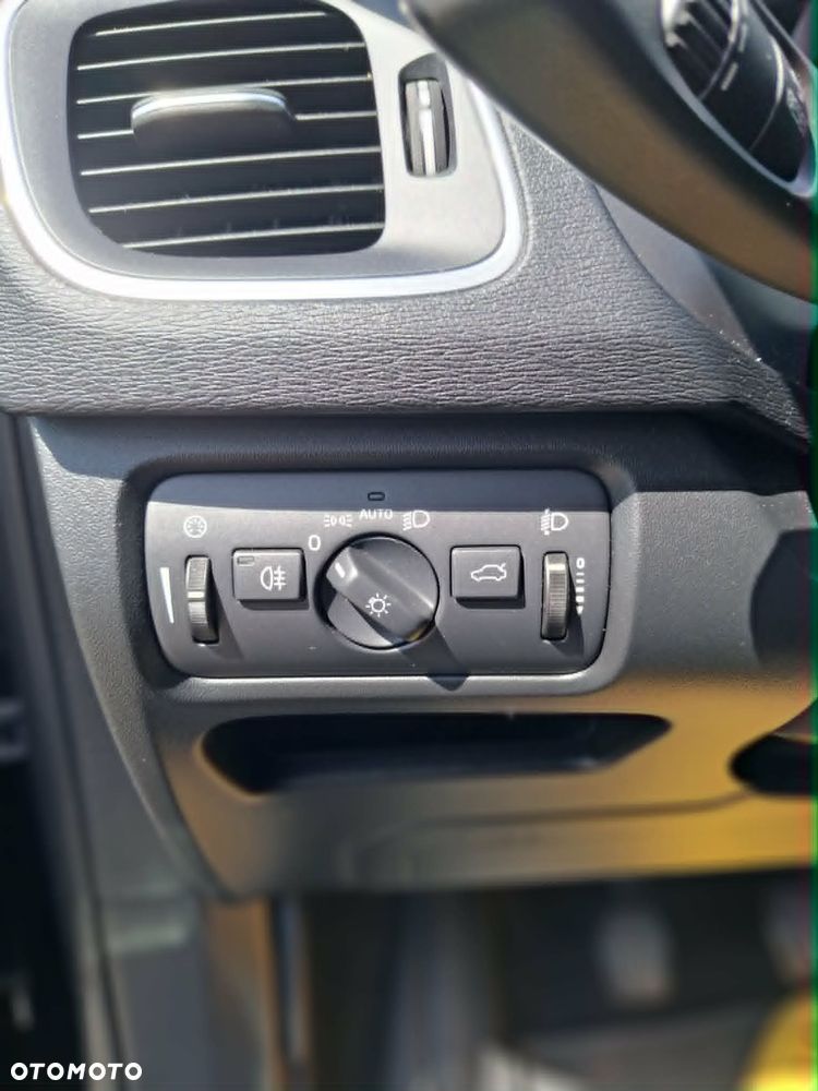 Volvo V40 D2 - 8